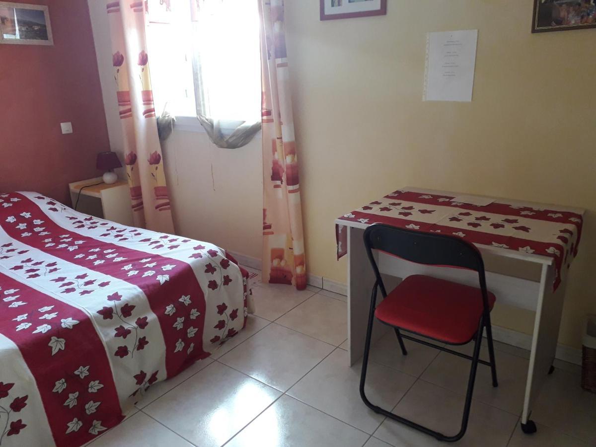 Bed and Breakfast Lauriers Roses Puisserguier Esterno foto